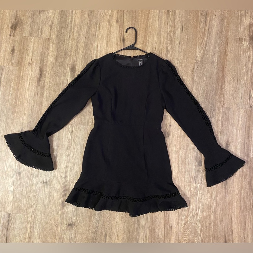 Vintage-Inspired Bell Sleeve Black Dress Forever 21
